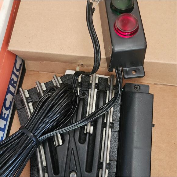 Lionel 6-23010 O O31 Left Hand Remote Control Switch Turnout (2 of them) - Picture 4 of 7